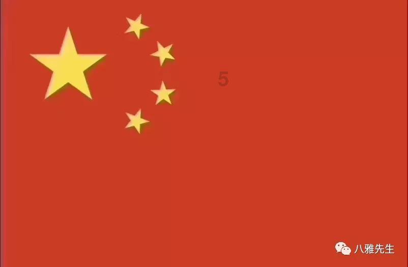 黑颈鹤在阳光下觅食神态悠闲惹人关注